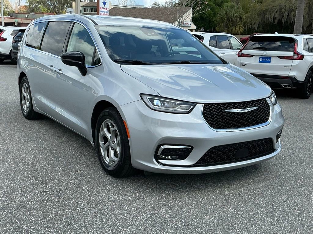 Used 2024 Chrysler Pacifica Limited image 10