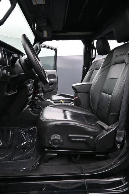Used 2022 Jeep Wrangler Unlimited Sahara w/ Cold Weather Group AWD/4WD image 9