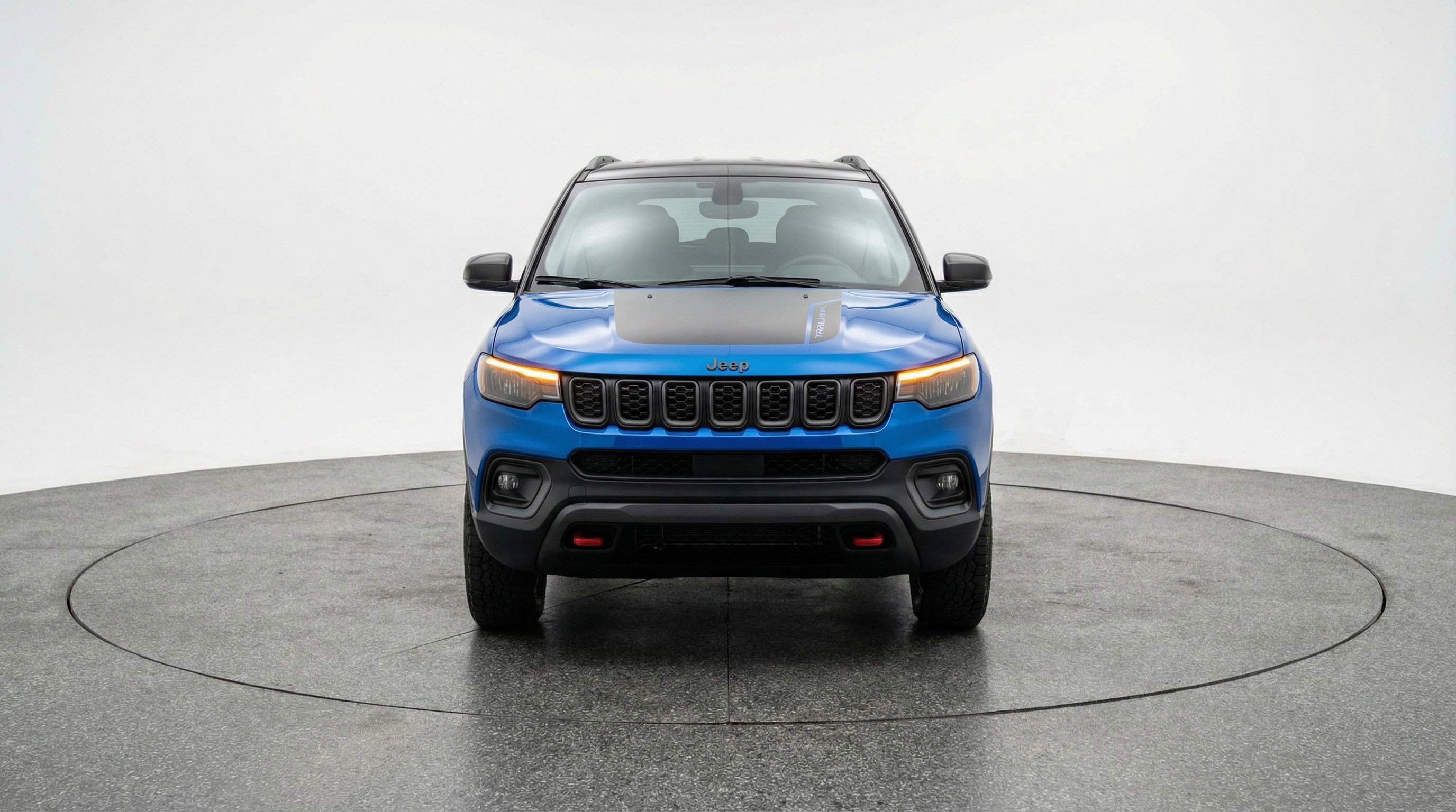 Used 2025 Jeep Compass Trailhawk image 2