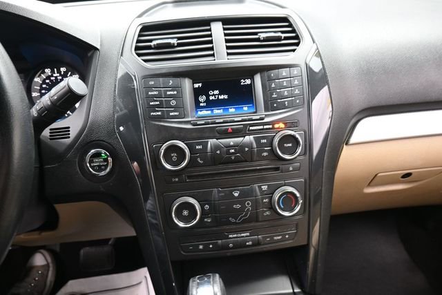 Used 2017 Ford Explorer XLT FWD image 10