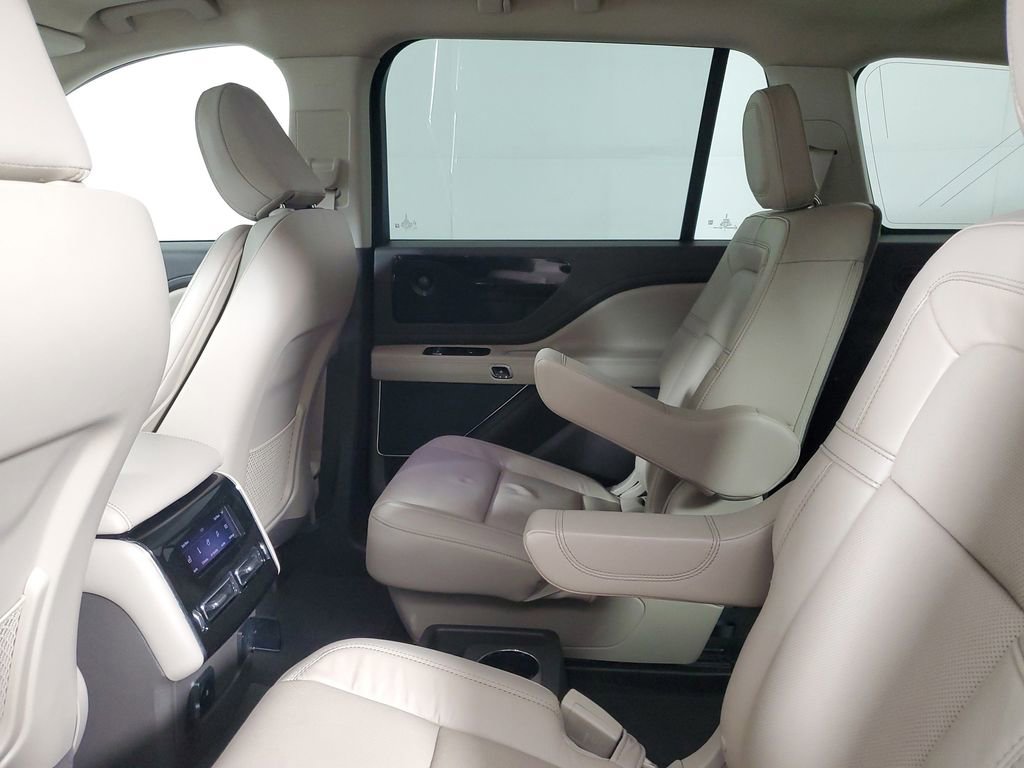 Used 2023 Lincoln Aviator Reserve w/ Equipment Group 201A image 10