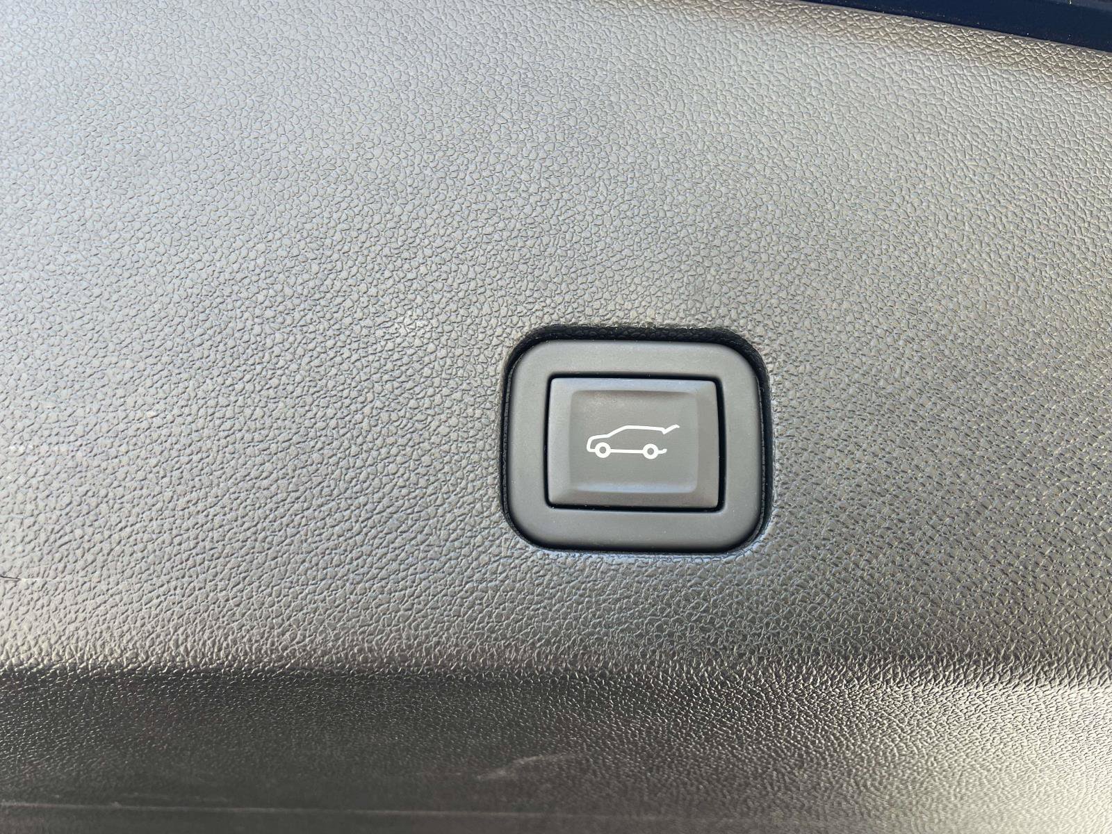 Used 2024 Cadillac XT6 Premium Luxury w/ Technology Package FWD image 12