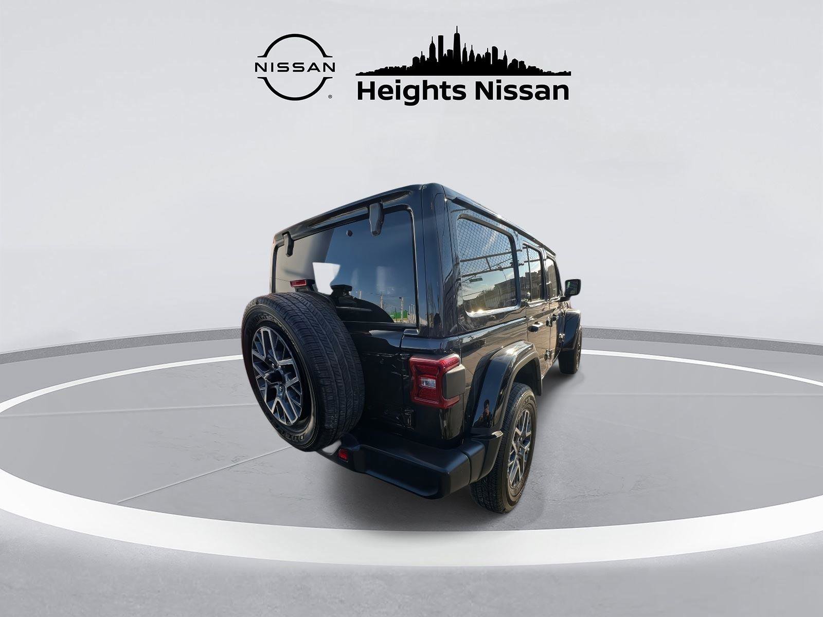 Used 2025 Jeep Wrangler Sahara image 6