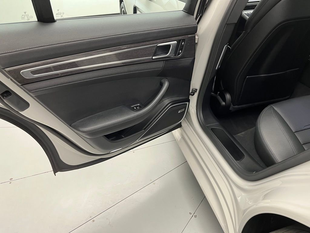 Used 2023 Porsche Panamera image 36