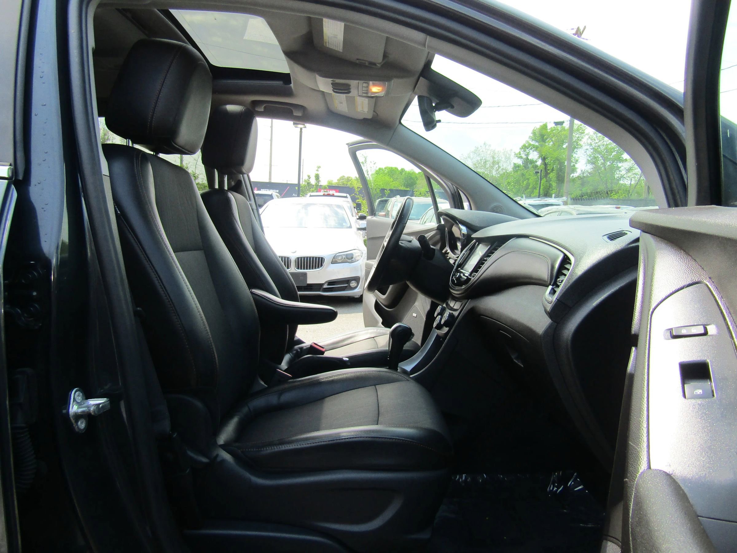 Used 2017 Chevrolet Trax LT w/ Sun & Sound Package FWD image 14