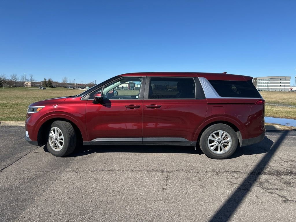 Used 2024 Kia Carnival LX image 7