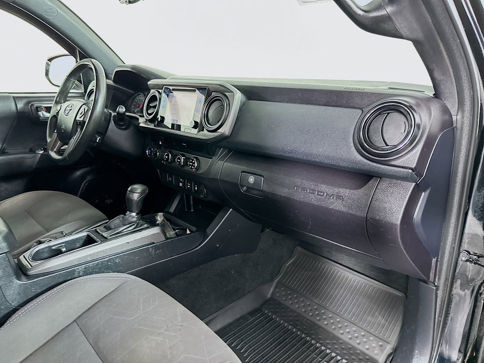 Used 2018 Toyota Tacoma TRD Sport AWD/4WD image 27