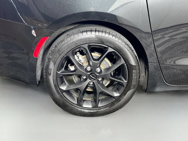 Used 2024 Chrysler Pacifica Limited w/ S Appearance Package FWD image 40