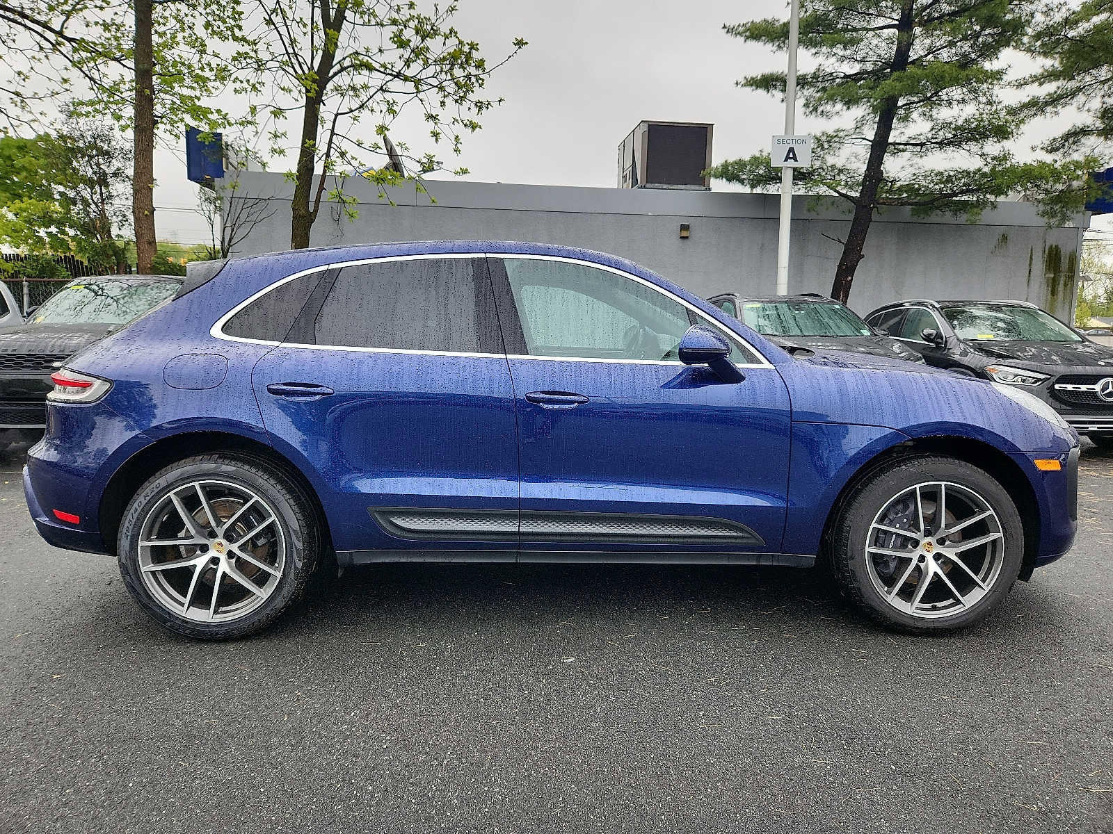 Used 2023 Porsche Macan AWD/4WD image 7