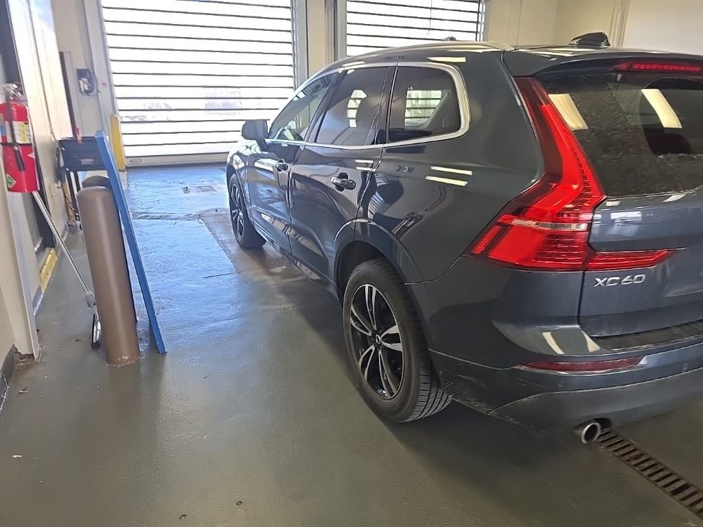 Used 2020 Volvo XC60 T5 Momentum image 3