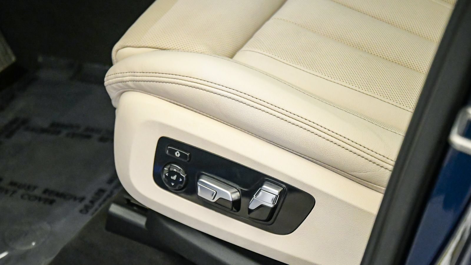 Certified 2022 BMW X5 sDrive40i w/ Luxury Seating Package RWD image 23