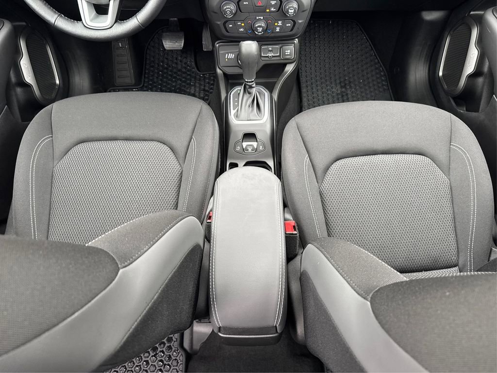 Used 2023 Jeep Renegade Latitude w/ Sun/Sound Group AWD/4WD image 22