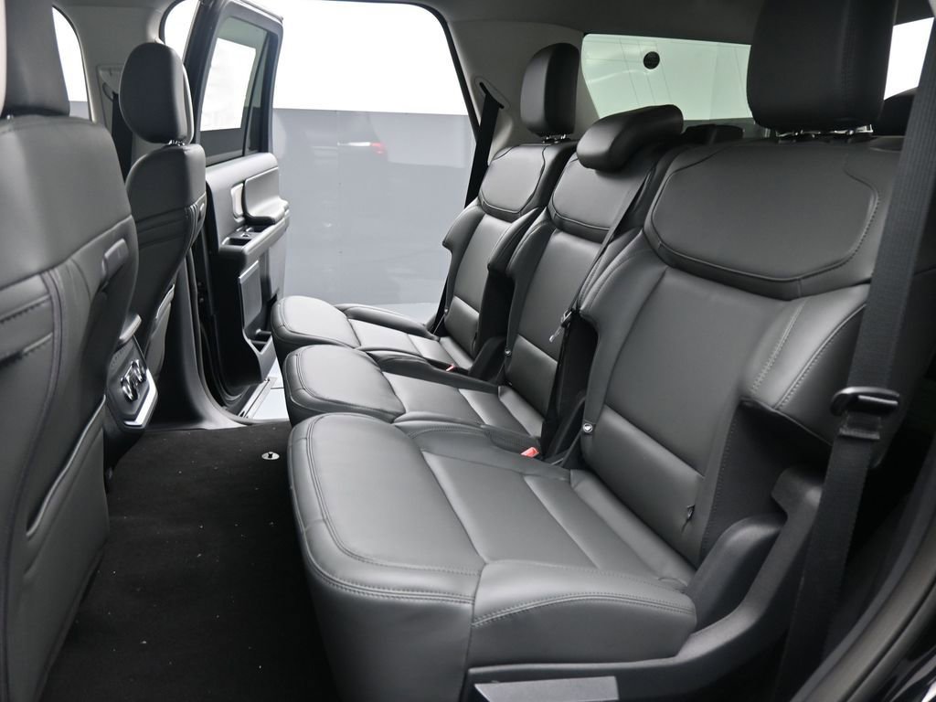 New 2026 Ford Expedition Active image 14