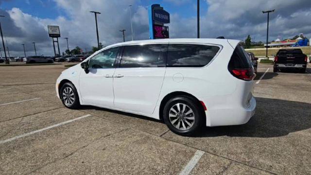 Used 2024 Chrysler Pacifica Limited FWD image 5