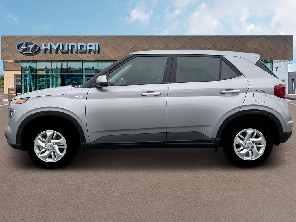 New 2025 Hyundai Venue SE image 3