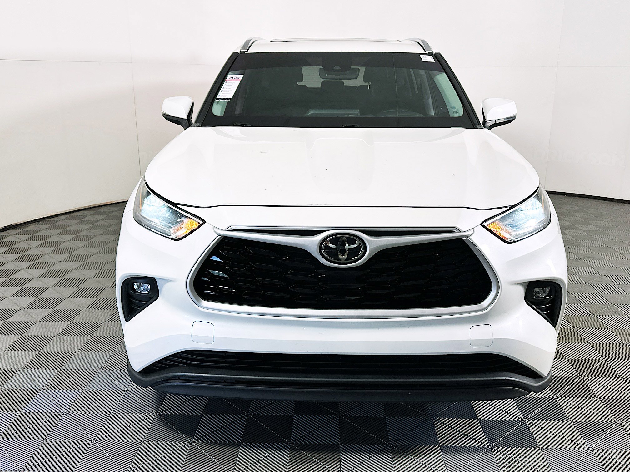 Used 2021 Toyota Highlander XLE image 8