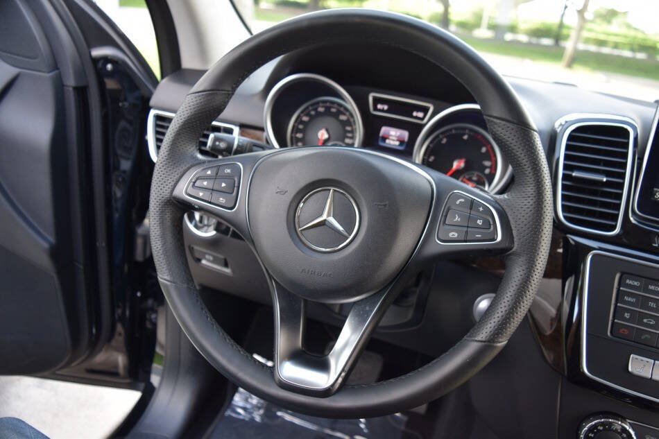 Used 2016 Mercedes-Benz GLE 300d 4MATIC w/ Premium Package image 67