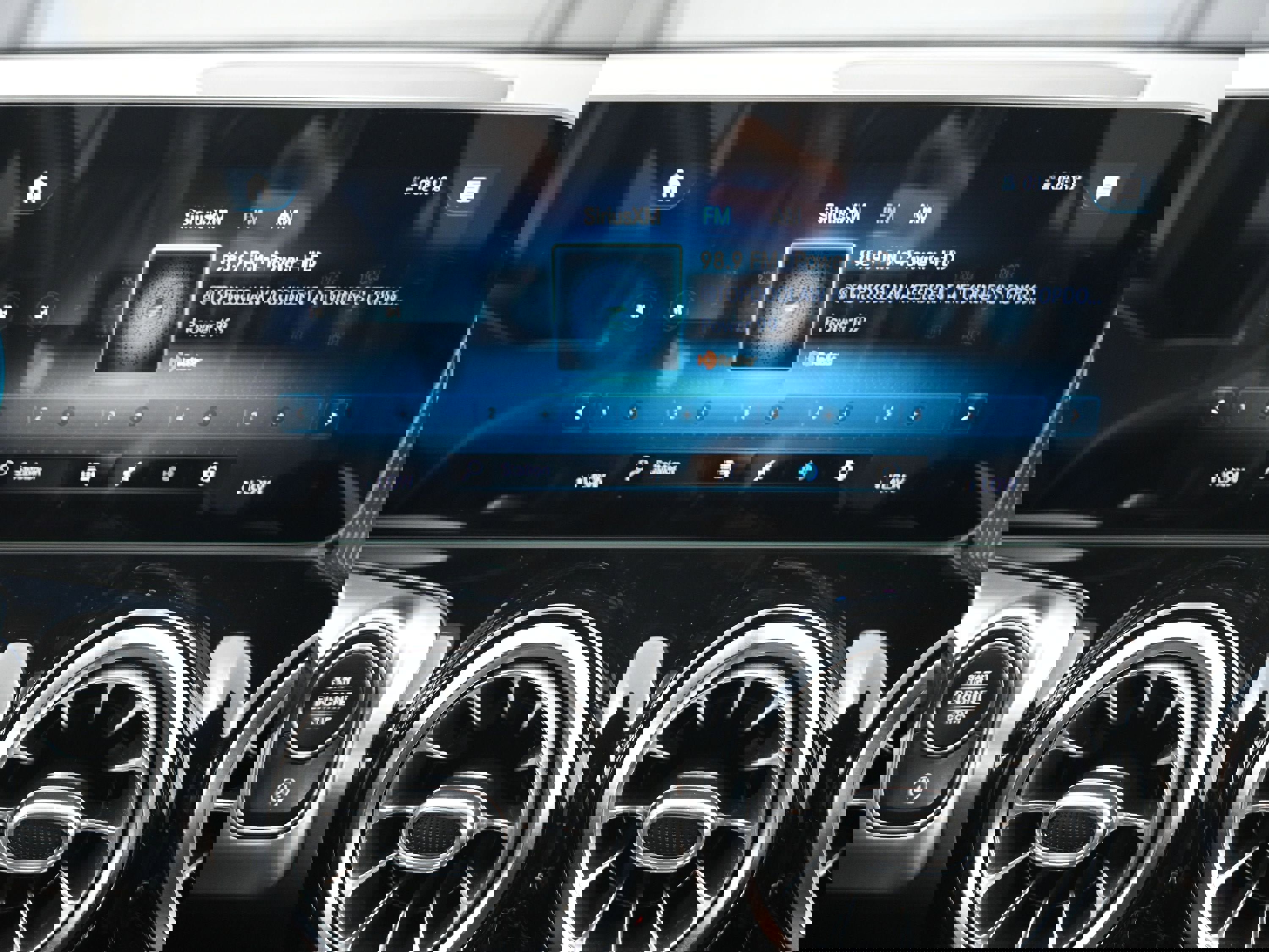 Used 2021 Mercedes-Benz GLB 250 4MATIC image 12