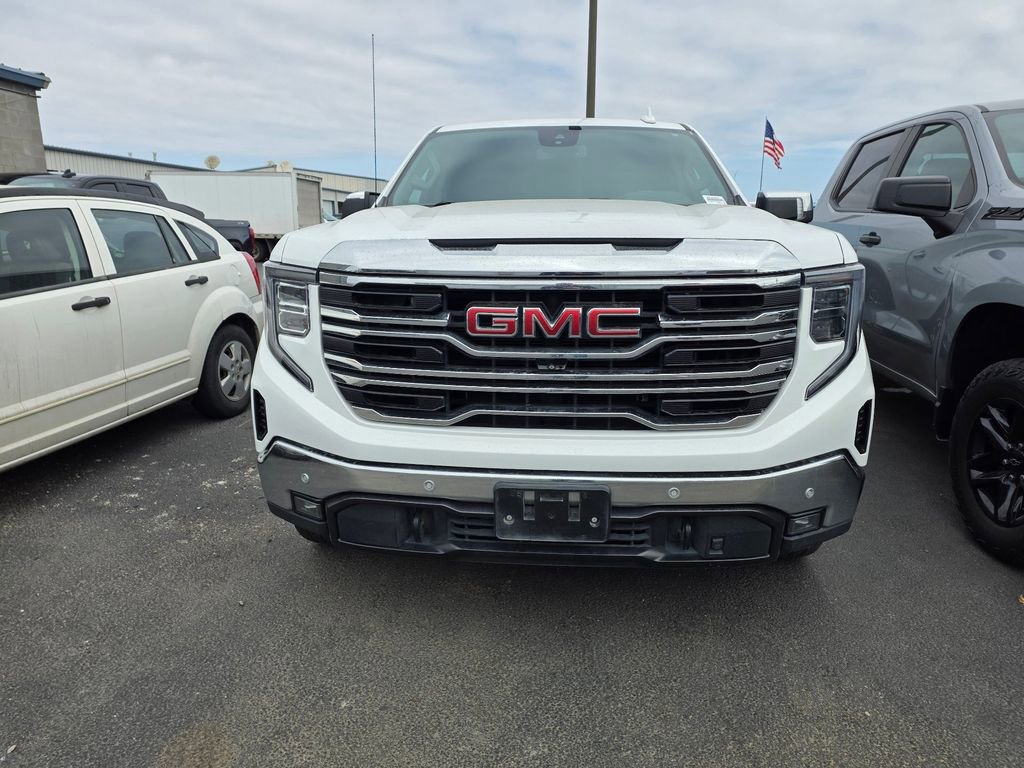Used 2022 GMC Sierra 1500 SLT image 2
