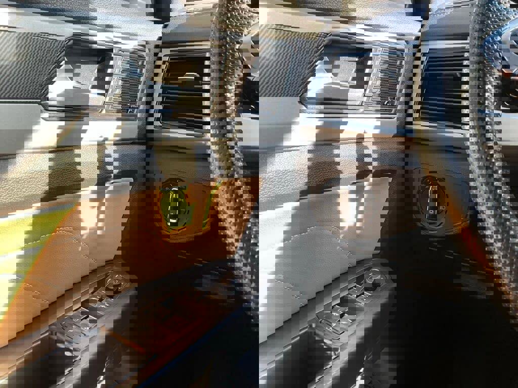 Used 2022 Volkswagen Atlas Cross Sport SEL Premium R-Line image 24