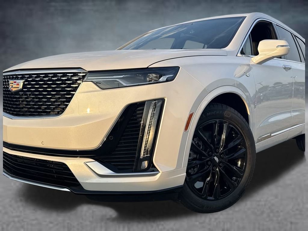 New 2025 Cadillac XT6 Luxury image 2