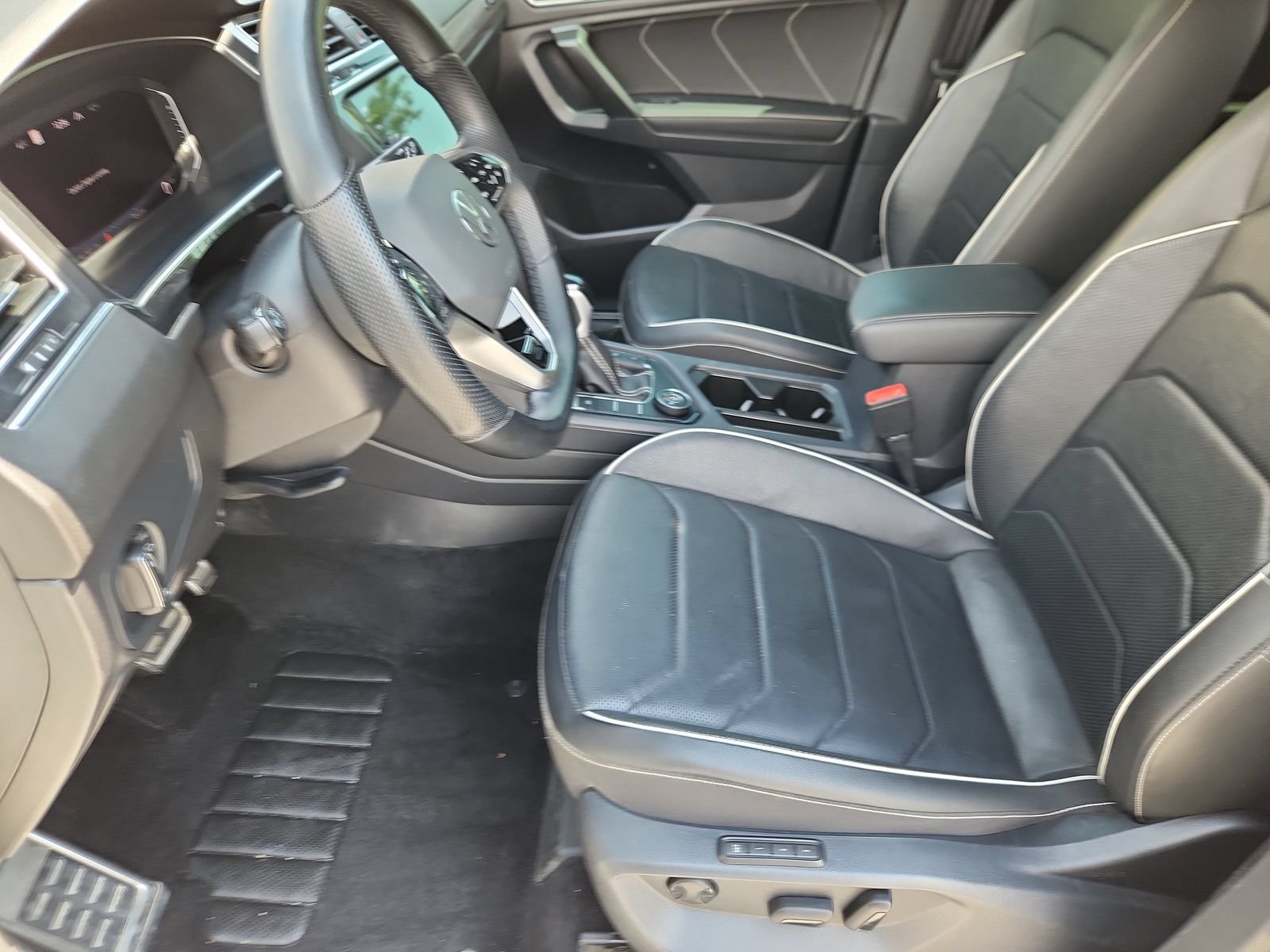 Used 2023 Volkswagen Tiguan SEL R-Line AWD/4WD image 10