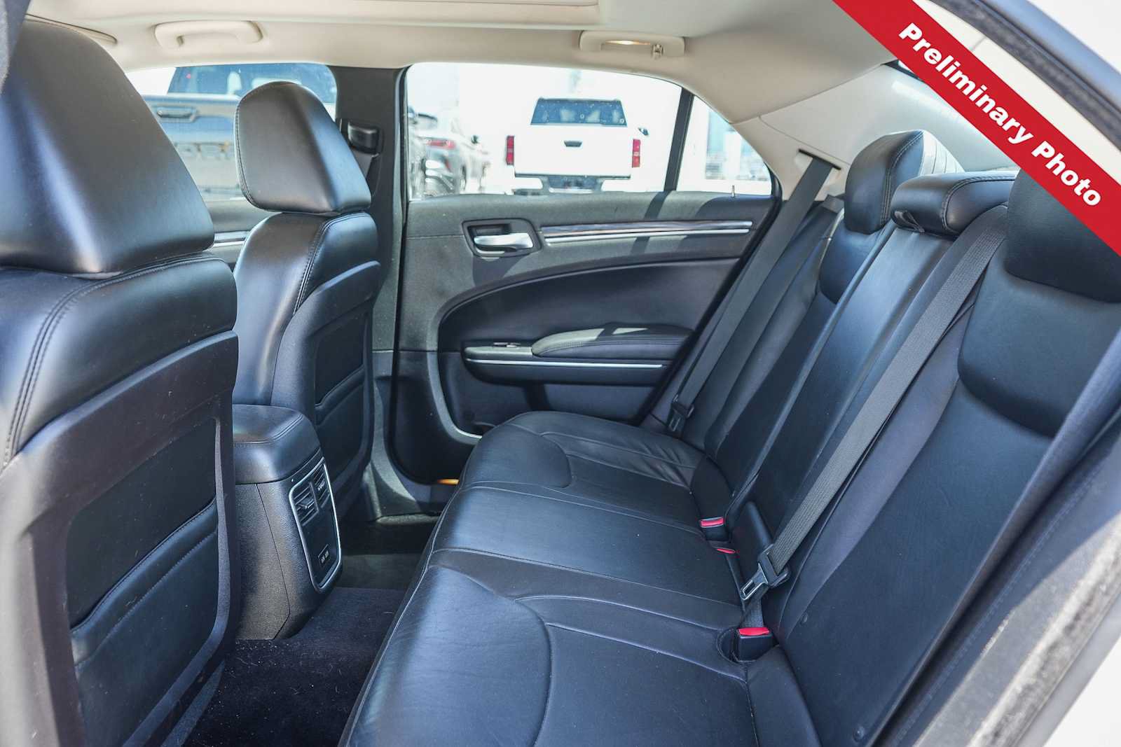 Used 2016 Chrysler 300 Limited RWD image 13