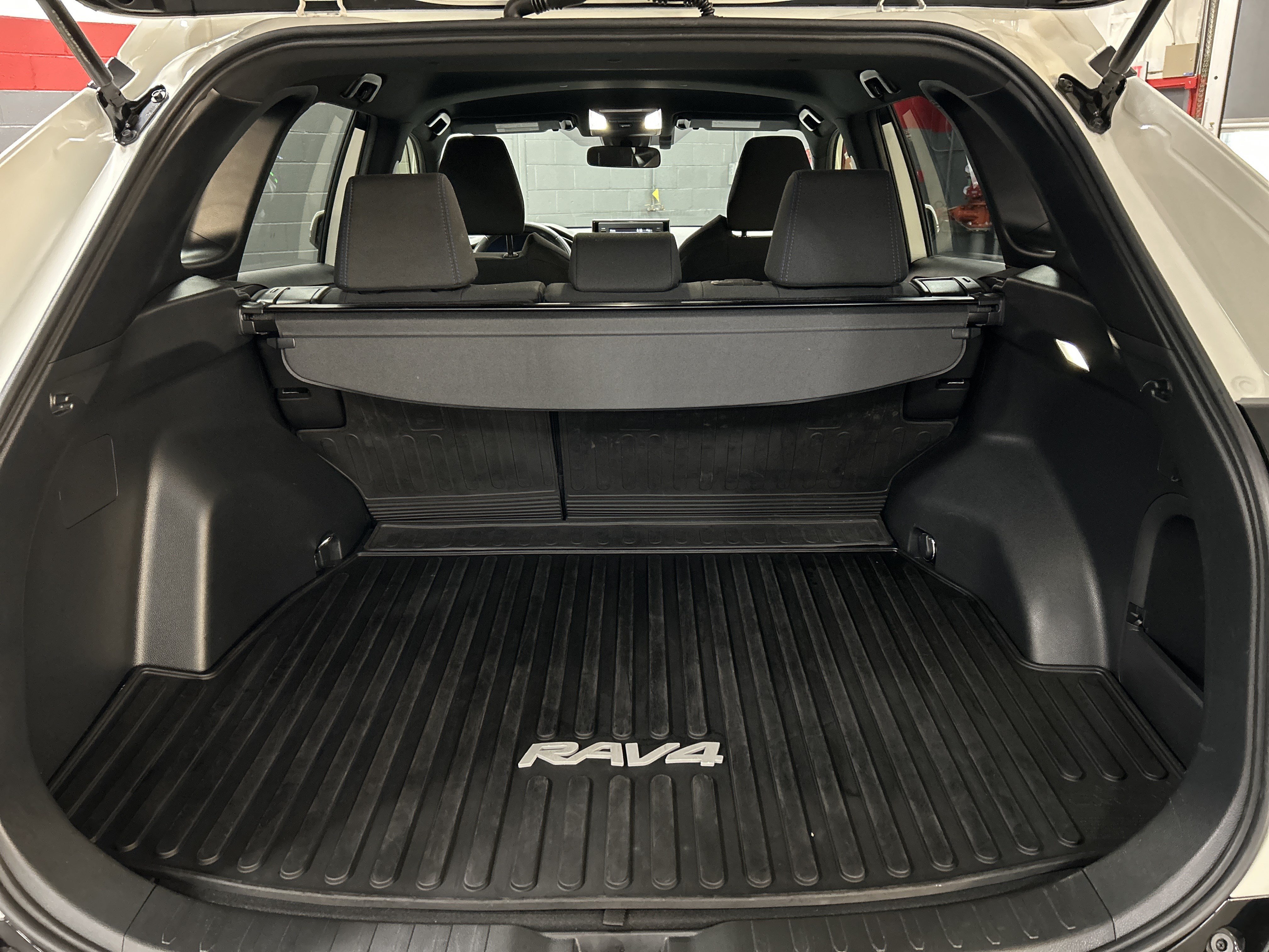 Used 2022 Toyota RAV4 SE AWD/4WD image 34