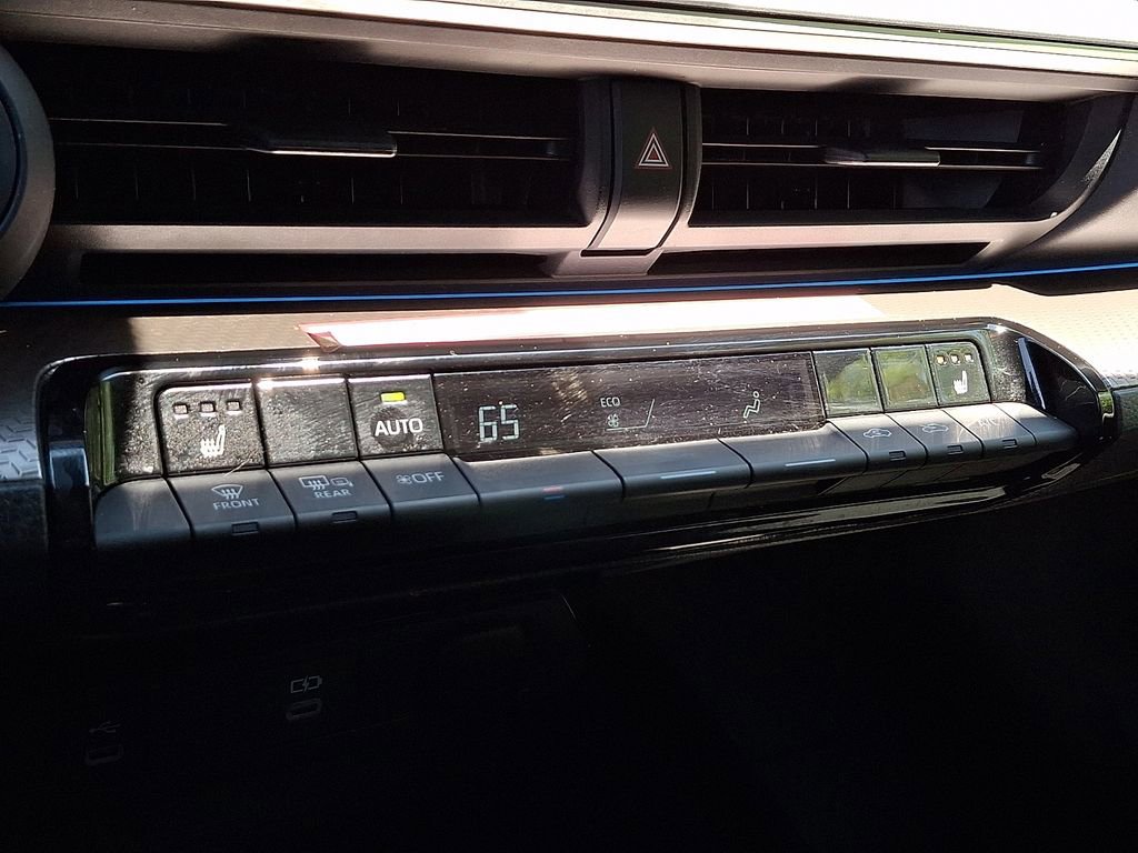 Used 2023 Toyota Prius XLE AWD/4WD image 15