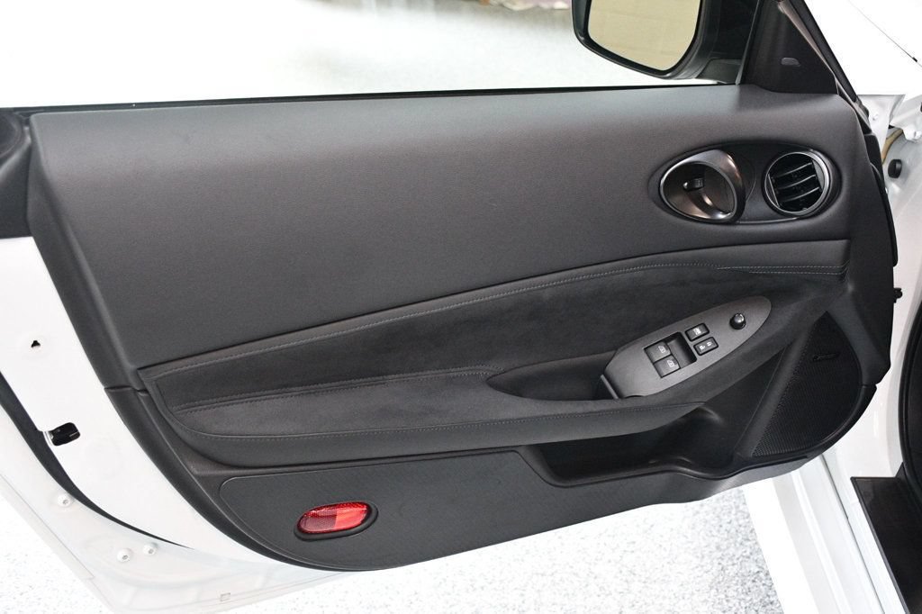 Used 2024 Nissan Z Performance w/ Floor Mat Package RWD image 22