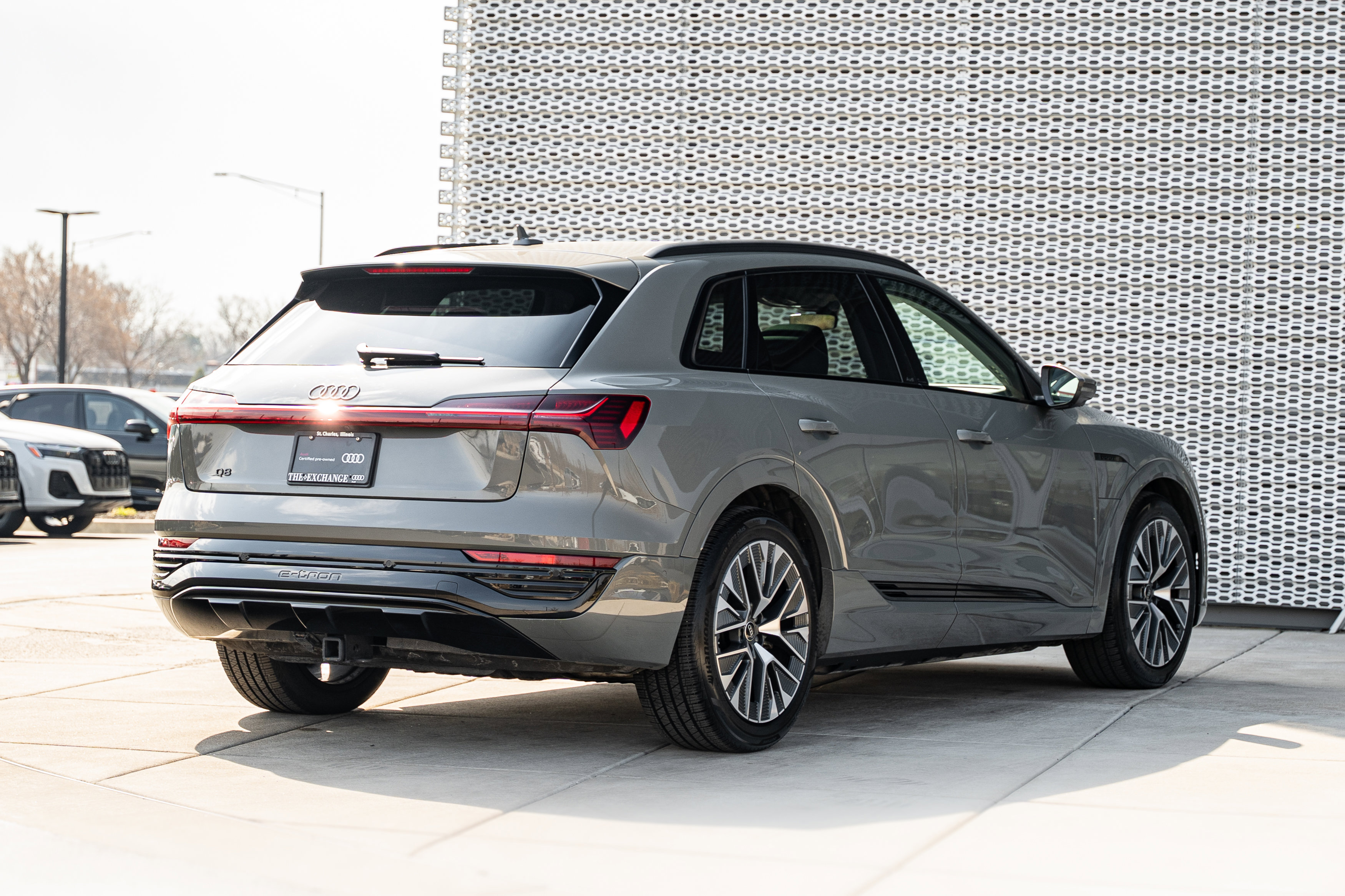 Certified 2024 Audi Q8 e-tron Premium Plus w/ Premium Plus Package image 4