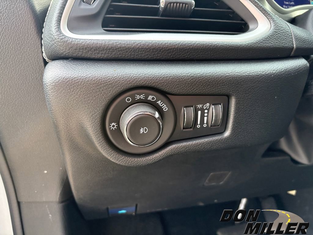 New 2026 Chrysler Pacifica Select image 15