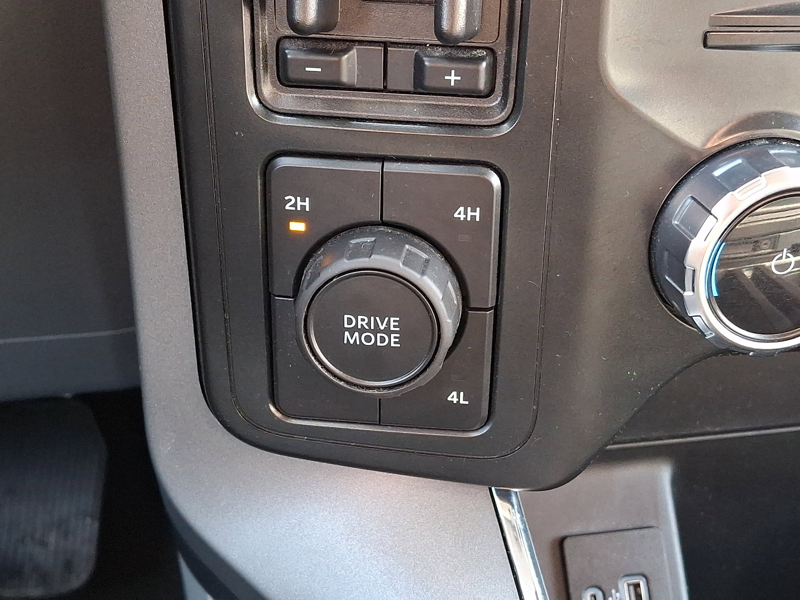 Certified 2022 Ford F150 XLT w/ Equipment Group 302A High image 30