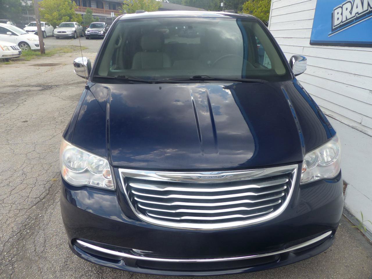 Used 2014 Chrysler Town & Country Touring-L w/ Driver Convenience Group FWD image 3