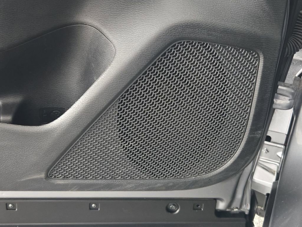 Used 2024 Mitsubishi Outlander SE image 29