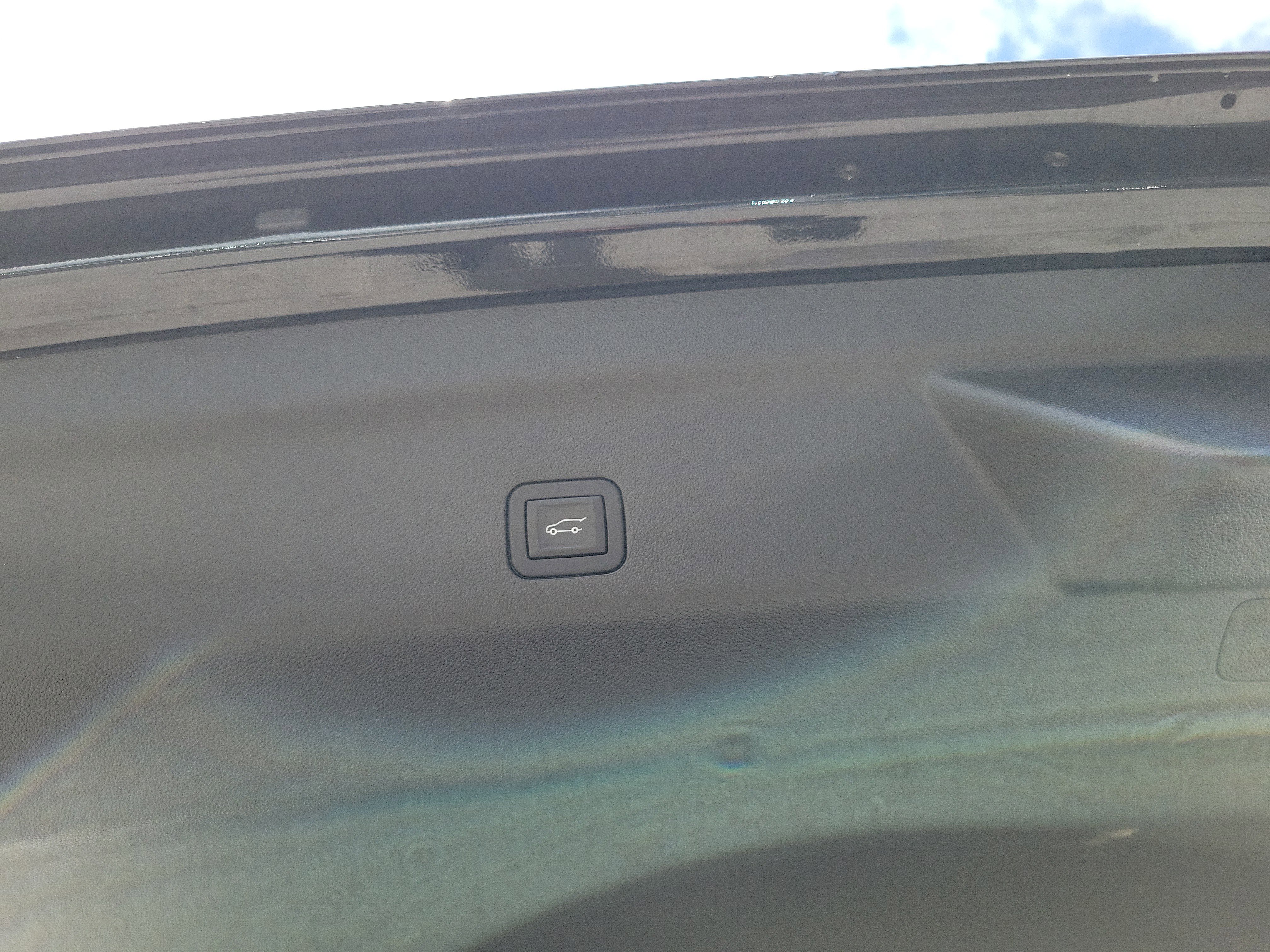 Used 2025 Chevrolet Tahoe Premier RWD image 18