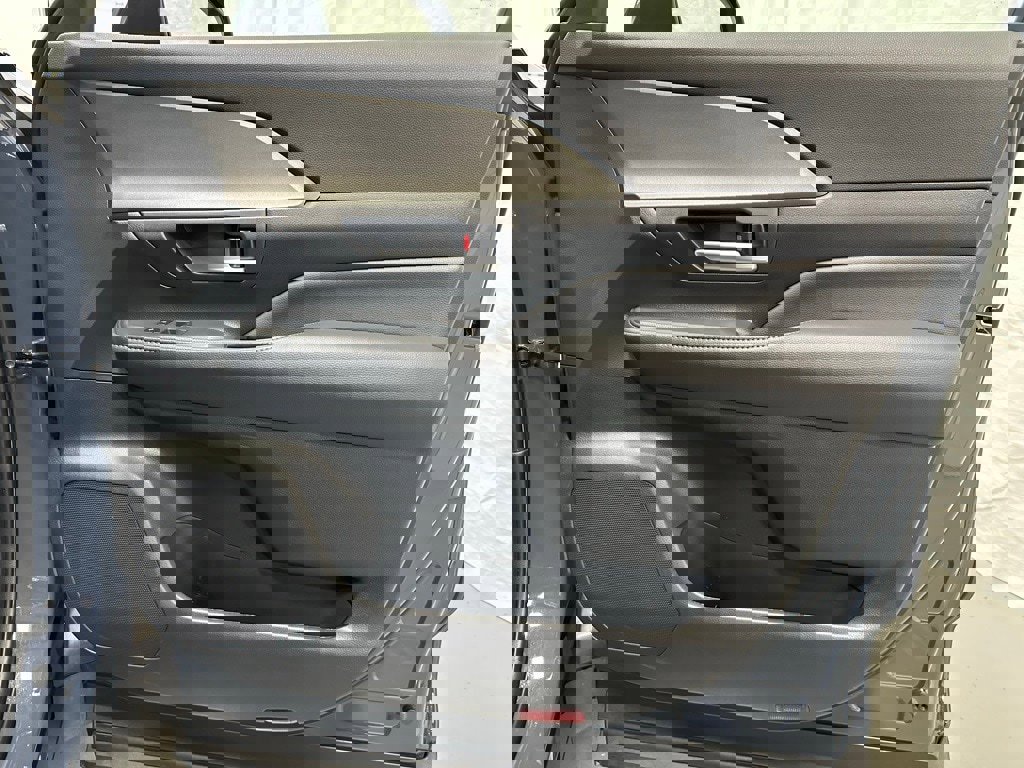 Used 2025 Toyota Grand Highlander AWD image 59