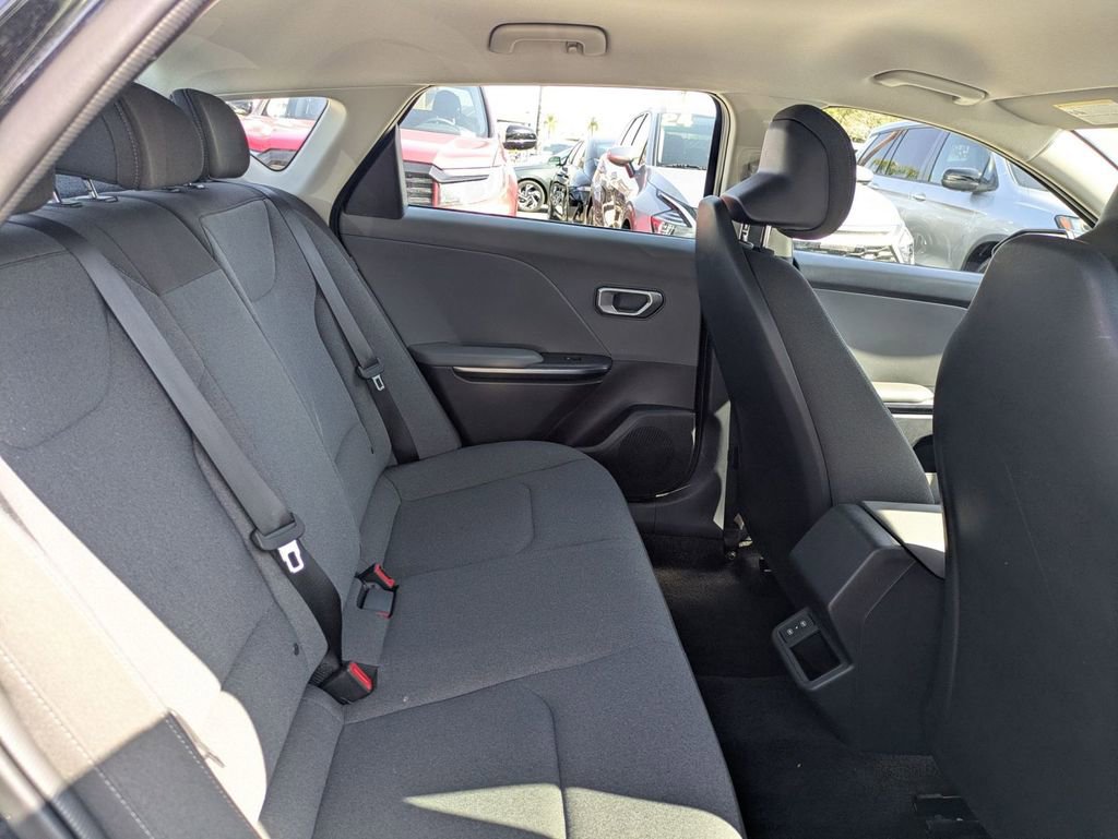 Used 2025 Kia K4 FWD image 29