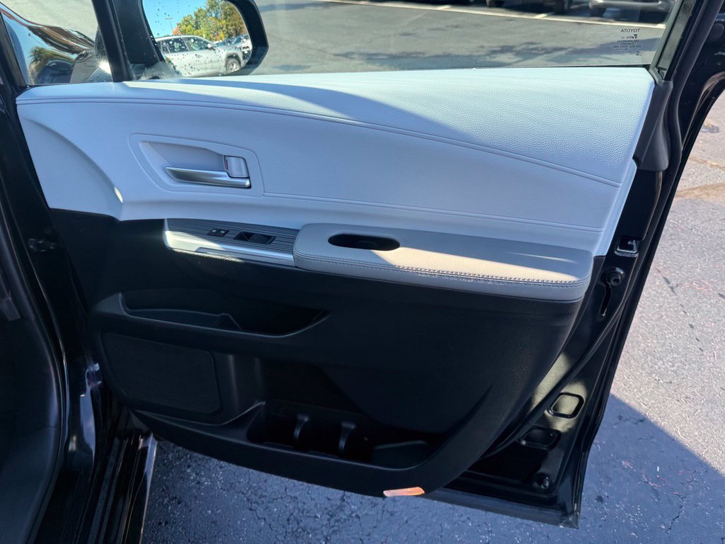 Used 2025 Toyota Sienna XLE w/ XLE Plus Package AWD/4WD image 21
