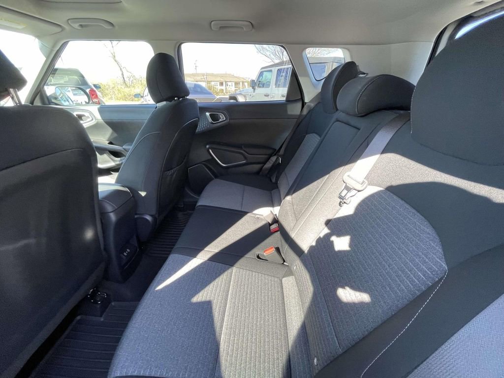 Used 2023 Kia Soul EX image 23