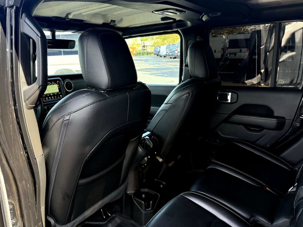 Used 2022 Jeep Gladiator Overland w/ Popular Equipment Package image 18