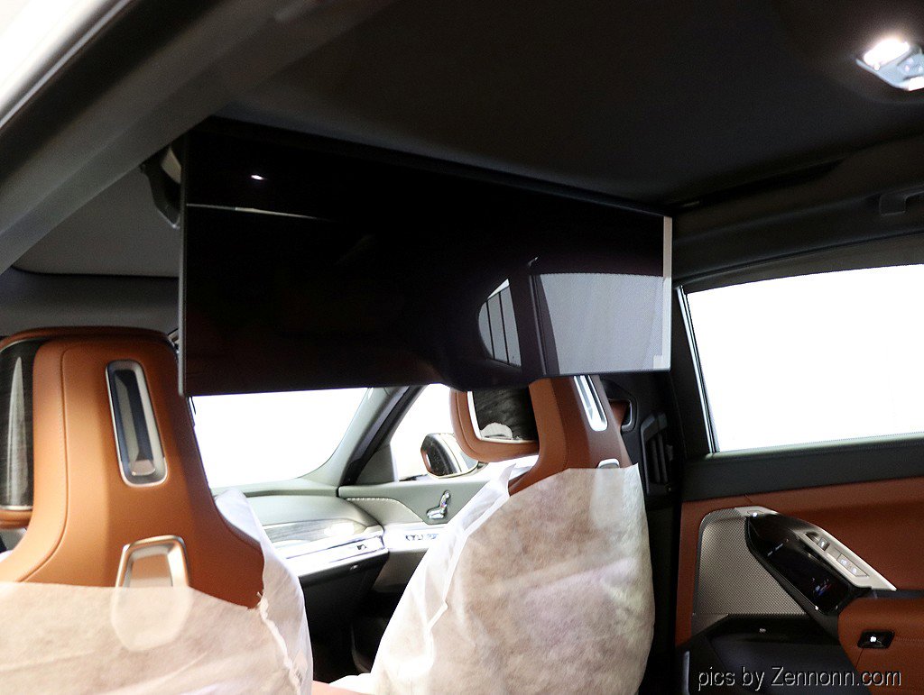 Used 2026 BMW 750e xDrive image 15