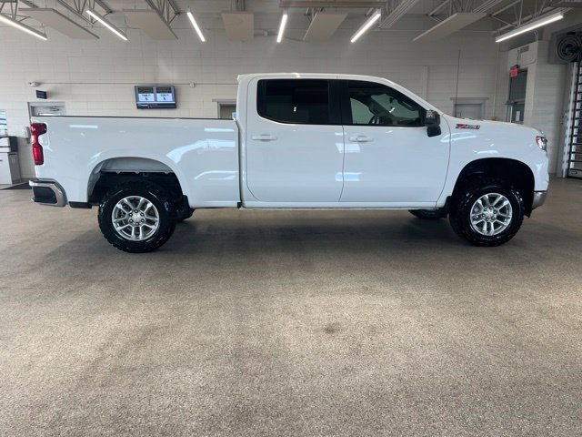Used 2024 Chevrolet Silverado 1500 LT w/ Z71 Off-Road Package AWD/4WD image 4