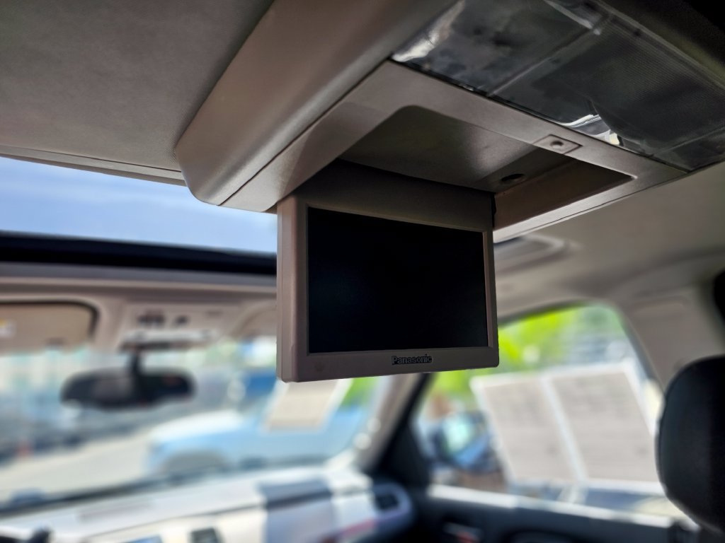 Used 2012 Cadillac Escalade Luxury RWD image 28