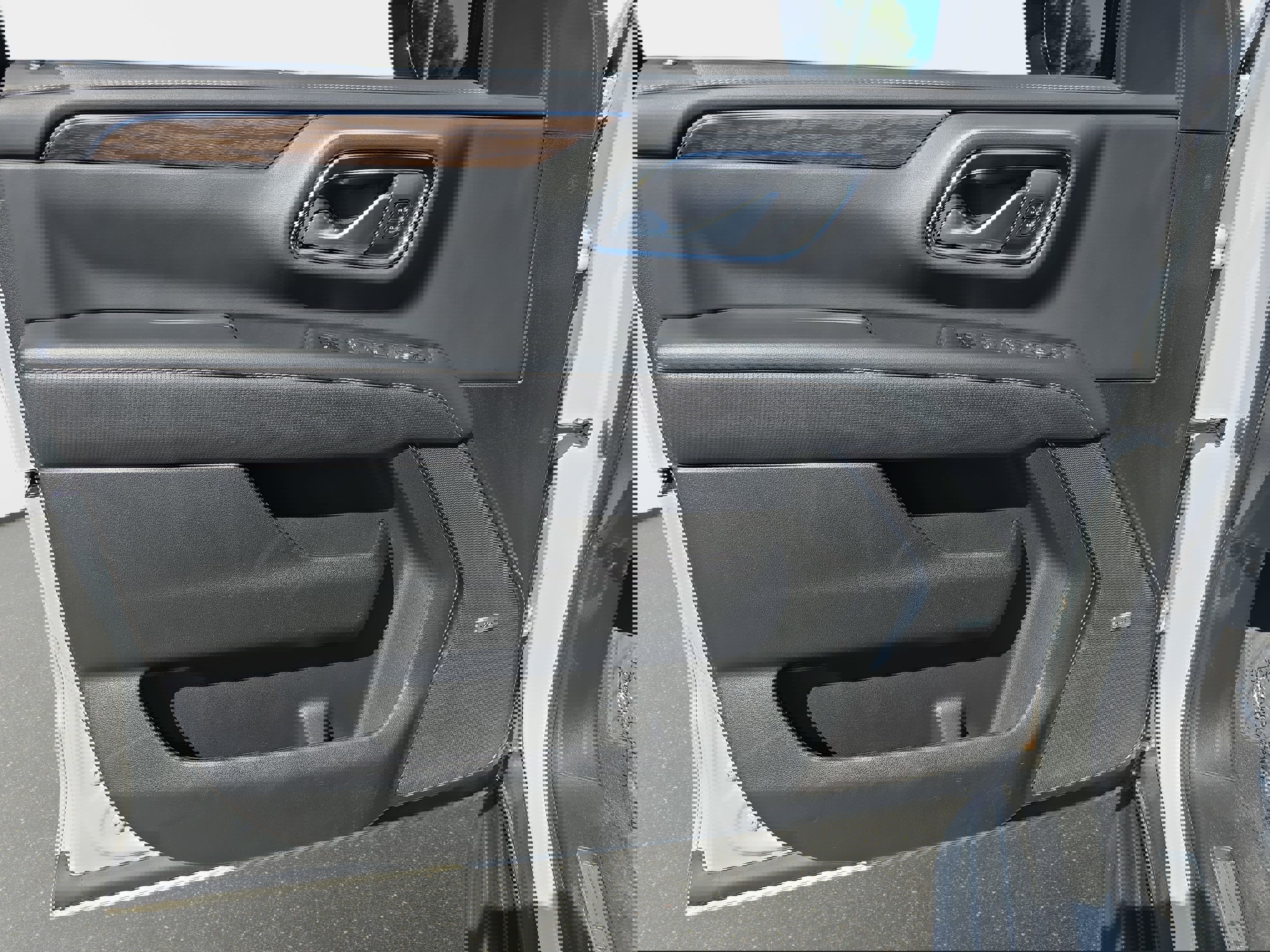 Used 2022 Chevrolet Suburban Premier image 23