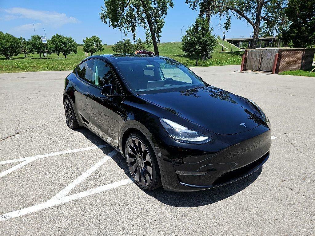 Used 2021 Tesla Model Y Performance AWD/4WD image 3