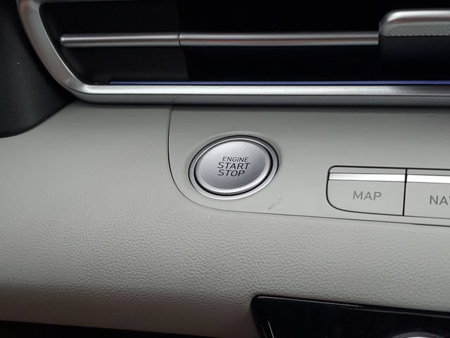 Certified 2025 Hyundai Elantra Limited FWD image 31