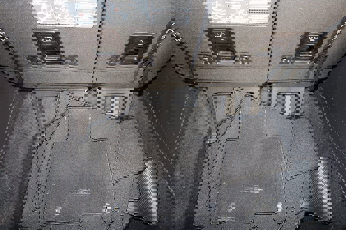 Used 2024 Kia Carnival SX Prestige image 18