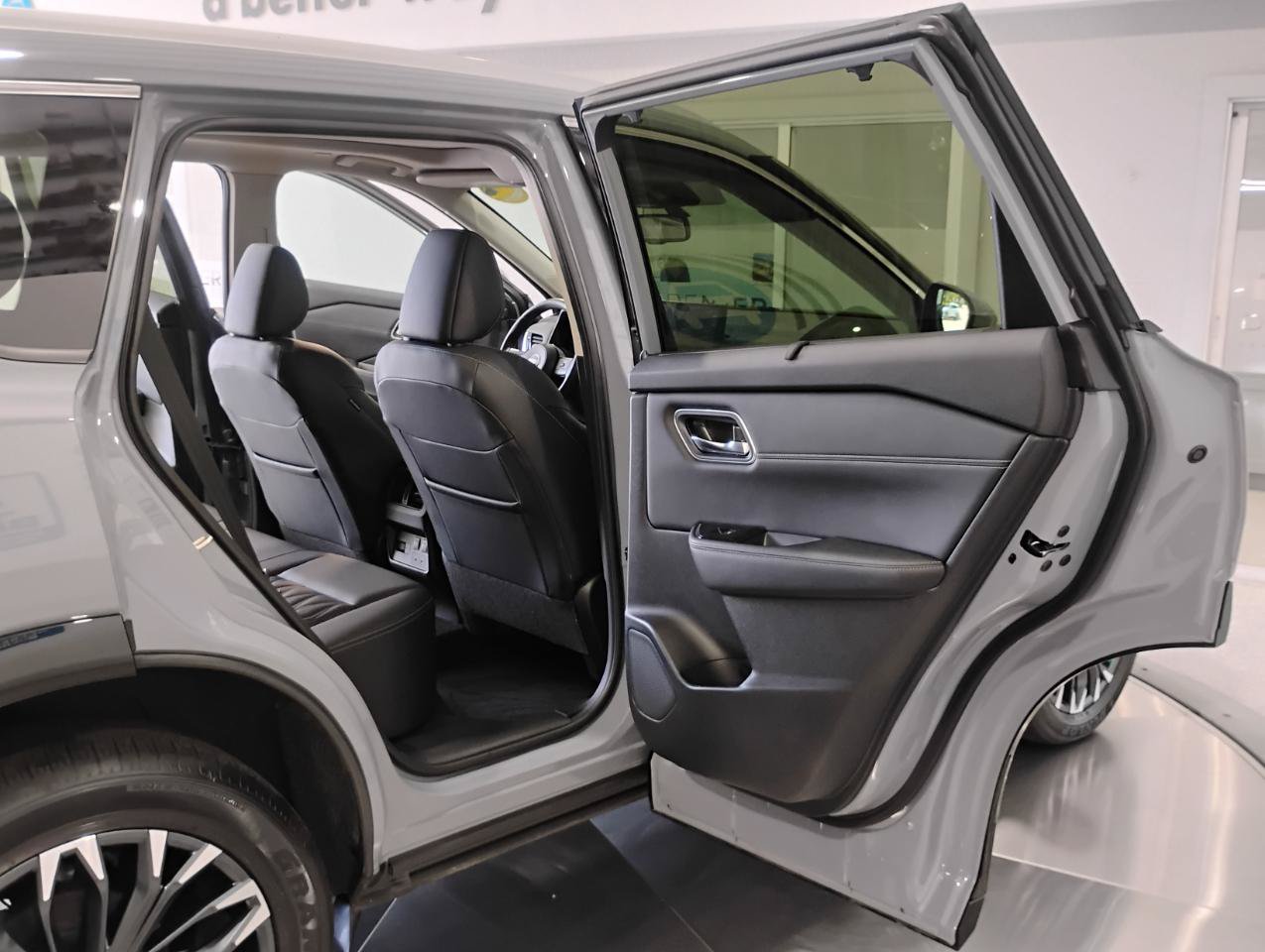 Used 2024 Nissan Rogue Platinum w/ Platinum Premium Package FWD image 53