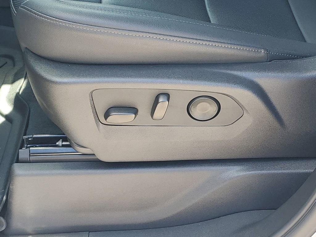 Used 2025 GMC Sierra 3500 SLT w/ SLT Premium Package AWD/4WD image 19